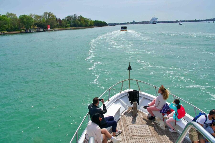 Venice: Murano and Burano Boat Tour with Glass Factory Visit - Timing, food, and weather