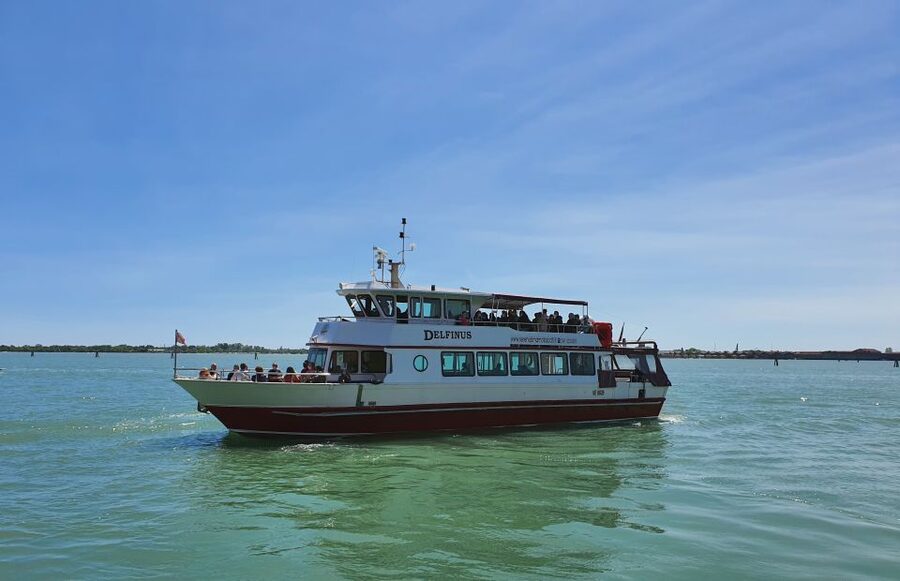 Venice: Murano & Burano Panoramic Boat Tour w/ Glassblowing - Finding the yellow desk near St. Mark’s