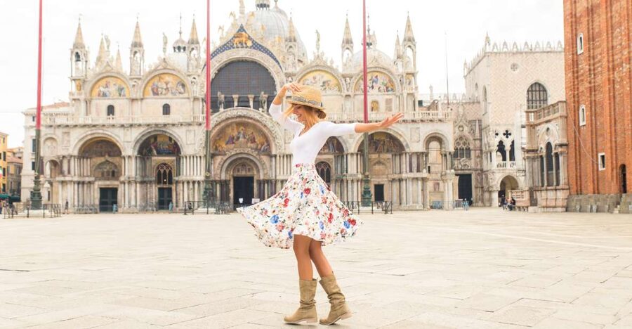 Venice: Photoshoot at Piazza San Marco and the Canals - Piazza San Marco: grand backdrops and quick changes