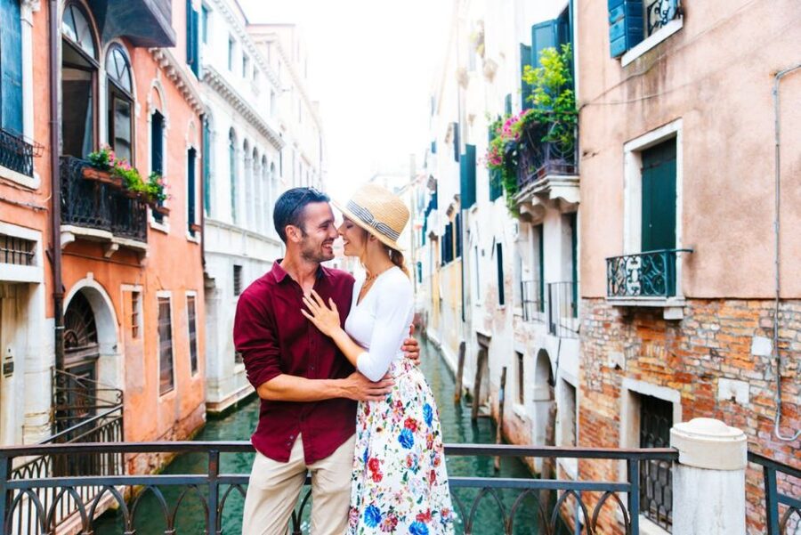 Venice: Photoshoot at Piazza San Marco and the Canals - How the posing guidance works