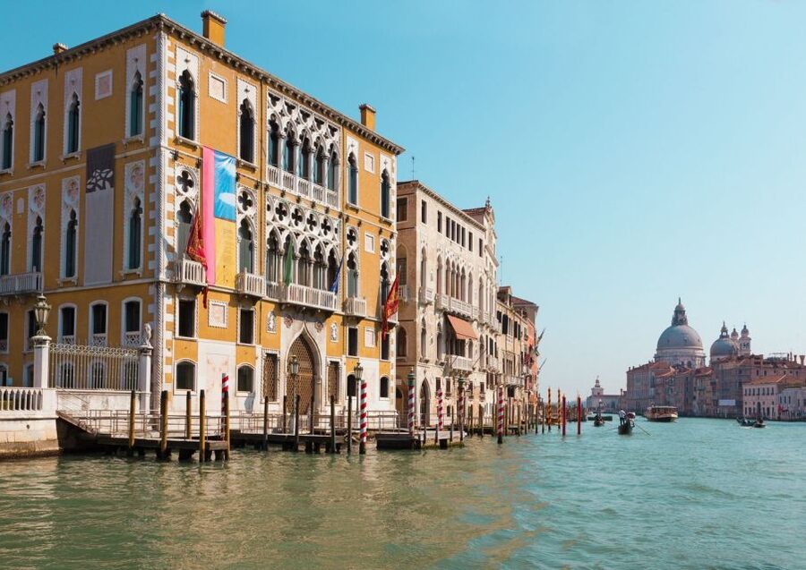 Venice: Private Gondola Cruise for up to 5 Passengers - Daytime or after dark?