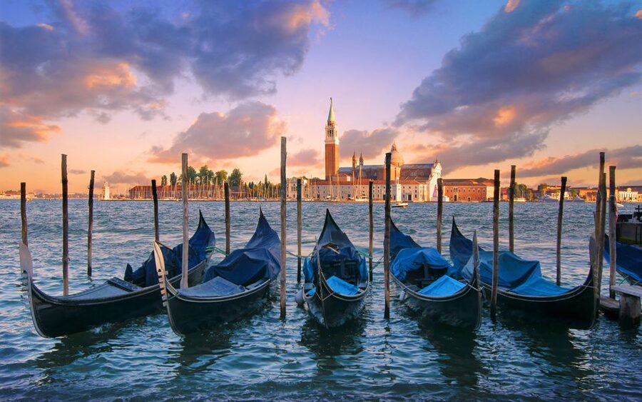 Venice: Private Gondola Cruise for up to 5 Passengers - Should you book this private Venice gondola ride?