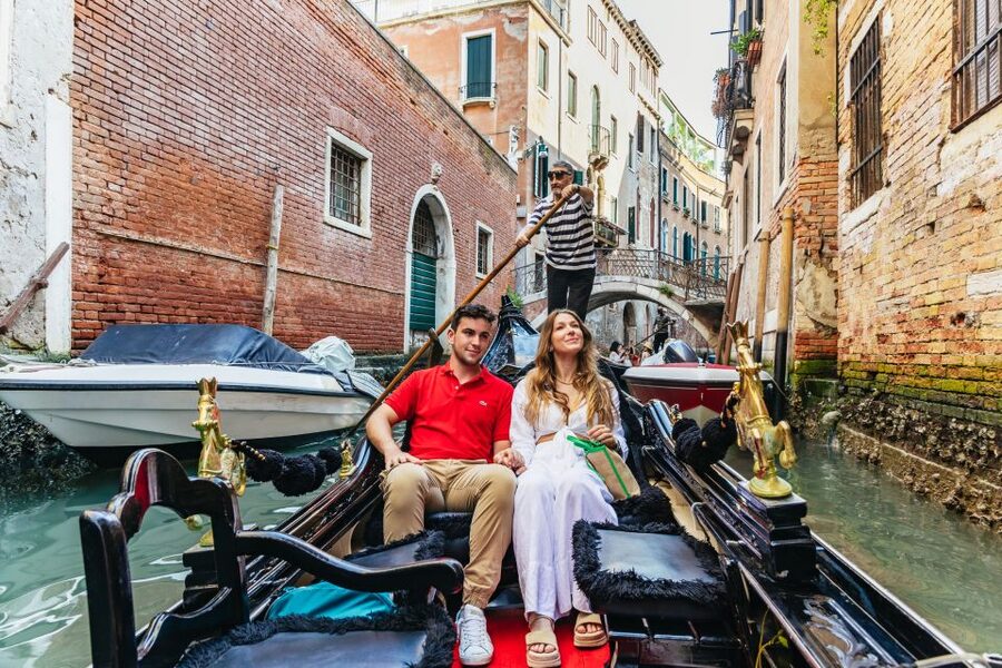 Venice: Private Gondola Ride along Grand Canal - What the Gondola Gallery adds