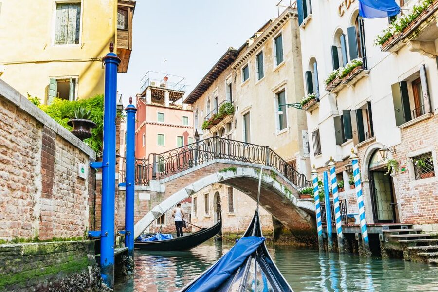 Venice: Private Gondola Ride along Grand Canal - Commentary, audio, and the real level of guiding