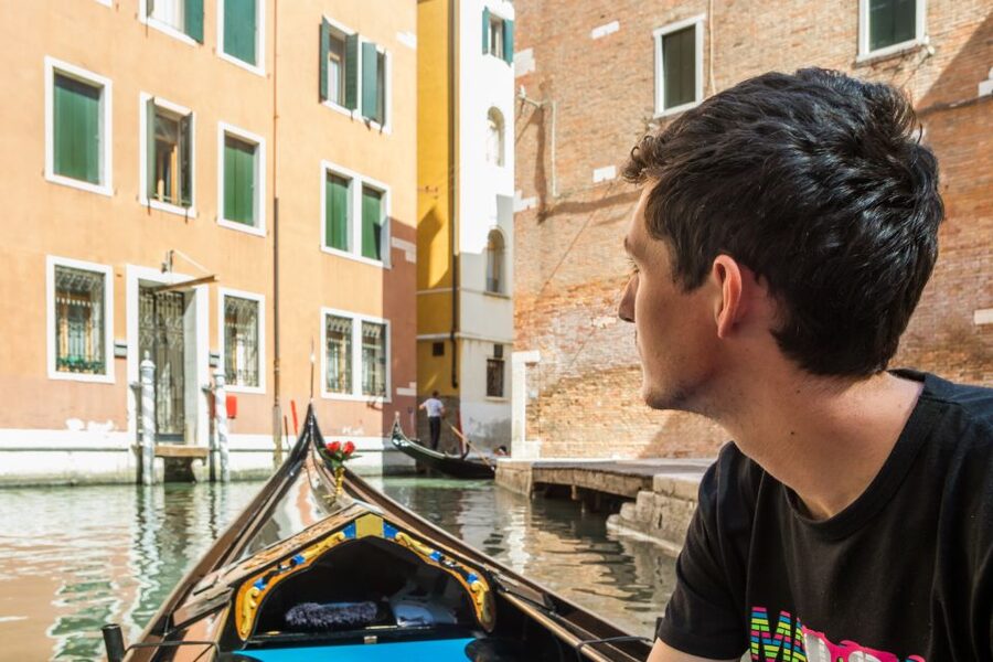 Venice: Shared Gondola Ride Across the Grand Canal - Why a shared gondola makes sense in Venice