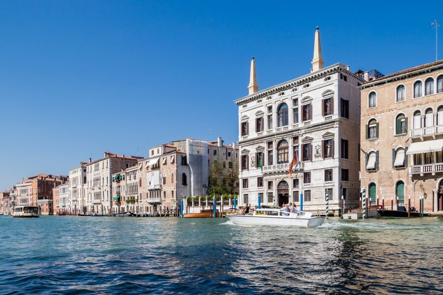 Venice: Shared Gondola Ride Across the Grand Canal - Teatro La Fenice and Campo Manin