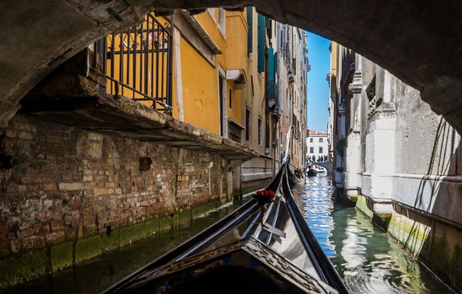 Venice: Shared Gondola Ride Across the Grand Canal - Finding the Alilaguna meeting point