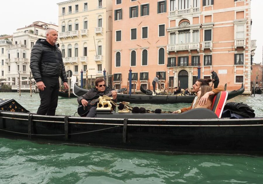 Venice: Shared Gondola Ride and Serenade - Leaving the station for the inner canals