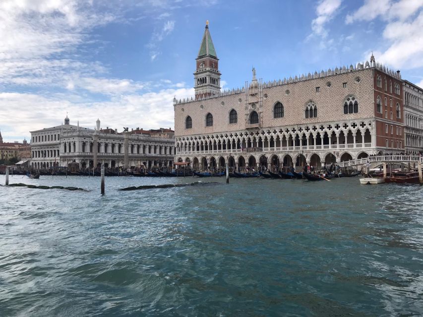 Venice: Sightseeing Tour with a Local expert - What the guides add to the route