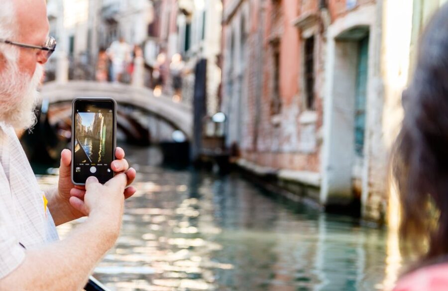 Venice: Traditional Shared Gondola Ride - Shared seating and the romance question