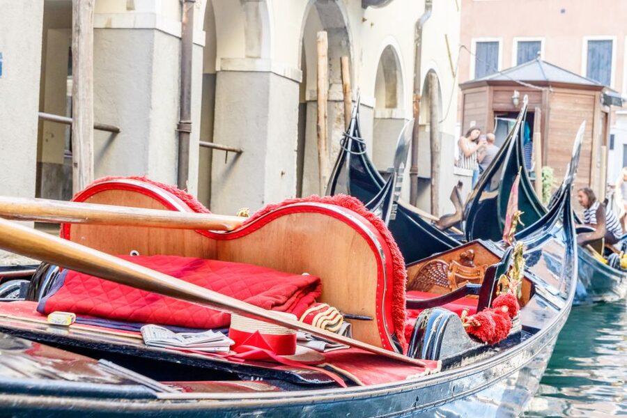 Venice: Traditional Shared Gondola Ride - The route can vary, so choose your option carefully