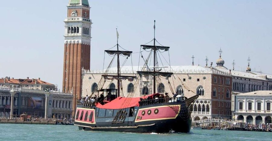 Venice: Venetian Lagoon Tour and Galleon Dinner - Returning past San Giorgio and San Marco