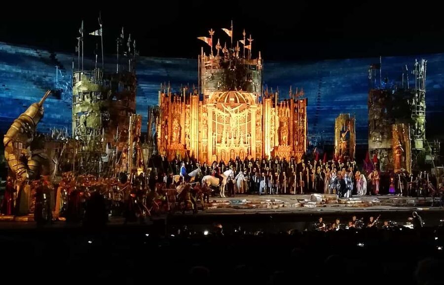 Verona: Arena di Verona Opera Ticket - What you can and cannot take inside