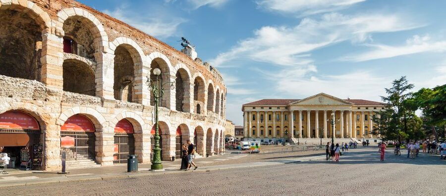 Verona Full-Day Tour from Lake Garda - Walking into Verona and finding your bearings
