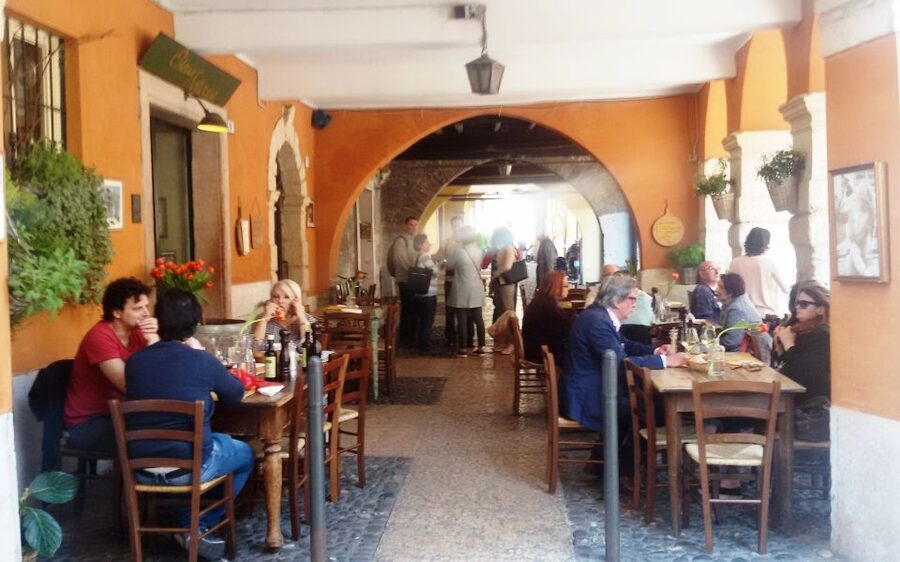 Verona: History and Hidden Gems Guided Walking Tour - What the two-hour format does well