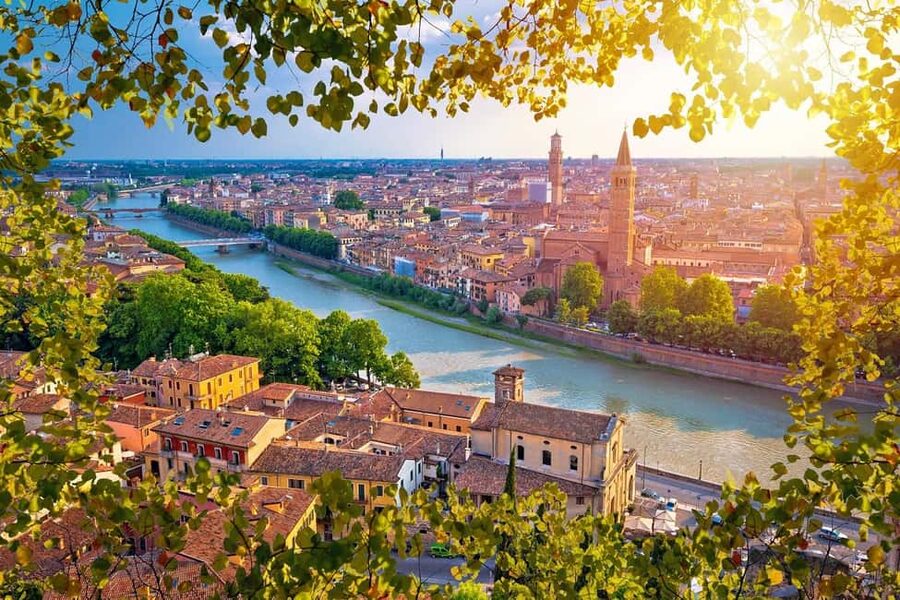 Verona: Small Group Guided Walking Tour with Arena Tickets - Juliet’s House, Romeo’s House, and the limits of the legend