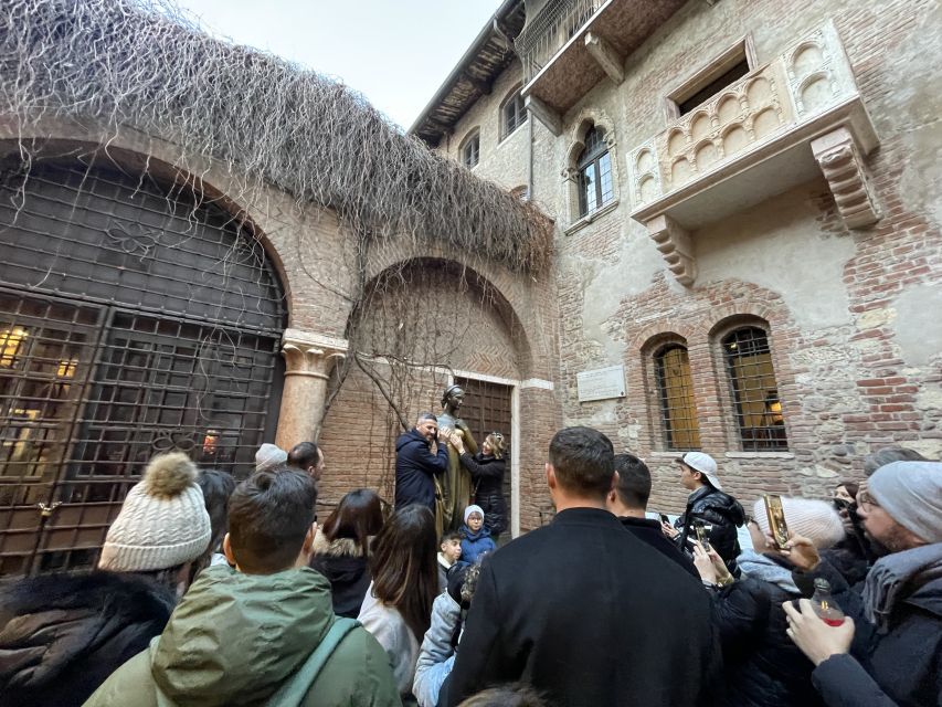 Verona: Small Group Guided Walking Tour with Arena Tickets - What the guides add to the experience