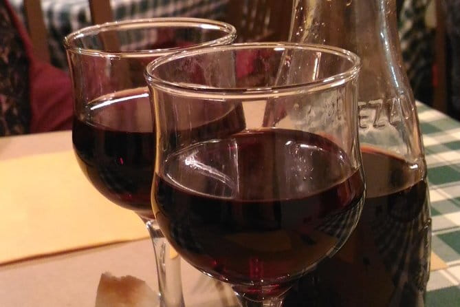 Walking Food Tour of Florence with Tastings and Wine - The guides shape the experience